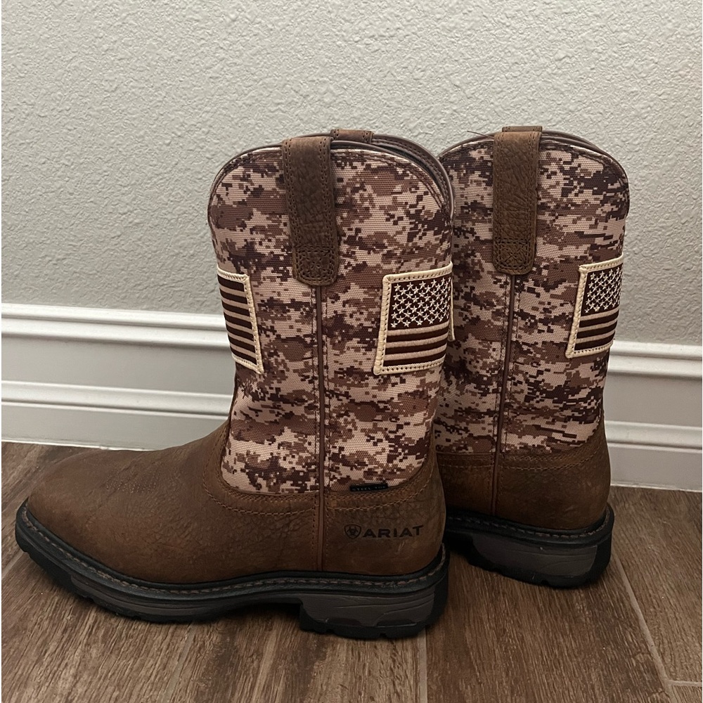 Men’s brand new Ariat steel toe boots